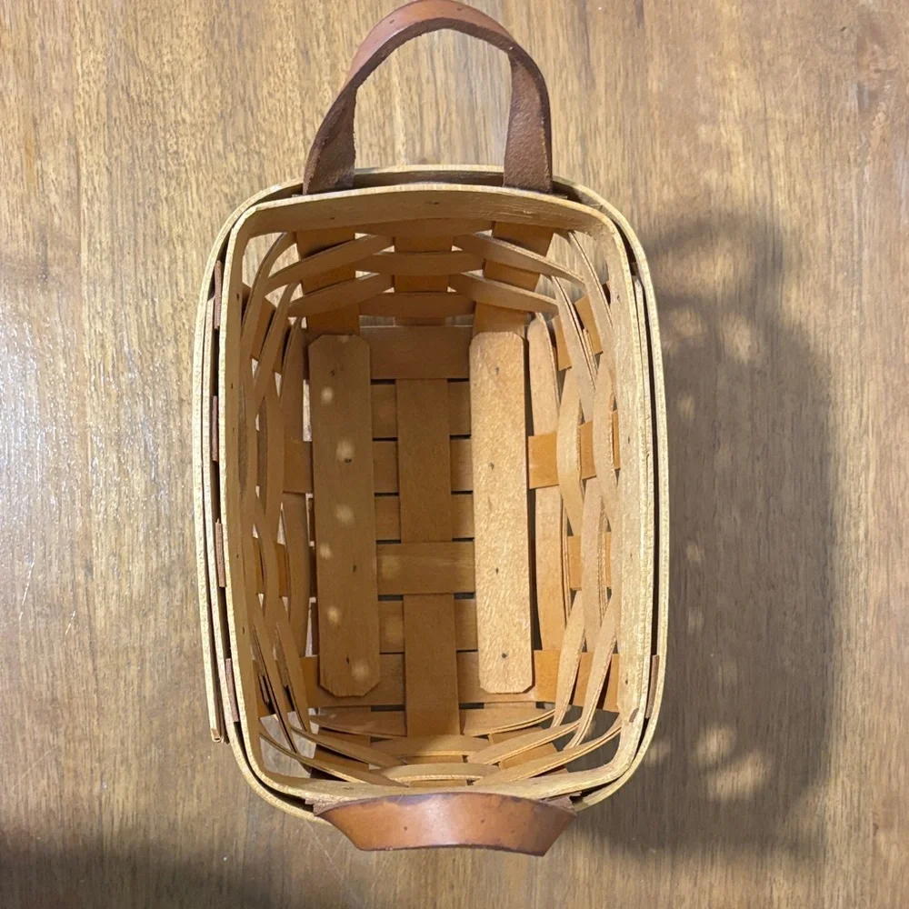 Longaberger Tea Basket with two protectors, product tag, and optional liner - Picture 6 of 9